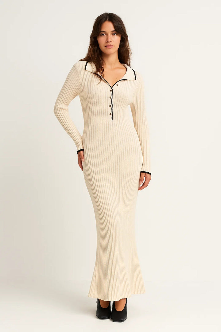 Lange ribgebreide jurk | Contrasterende kraag | Elegant en aansluitend