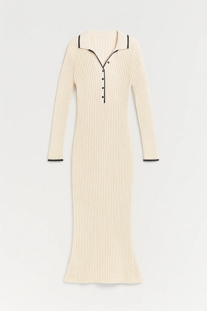 Lange ribgebreide jurk | Contrasterende kraag | Elegant en aansluitend
