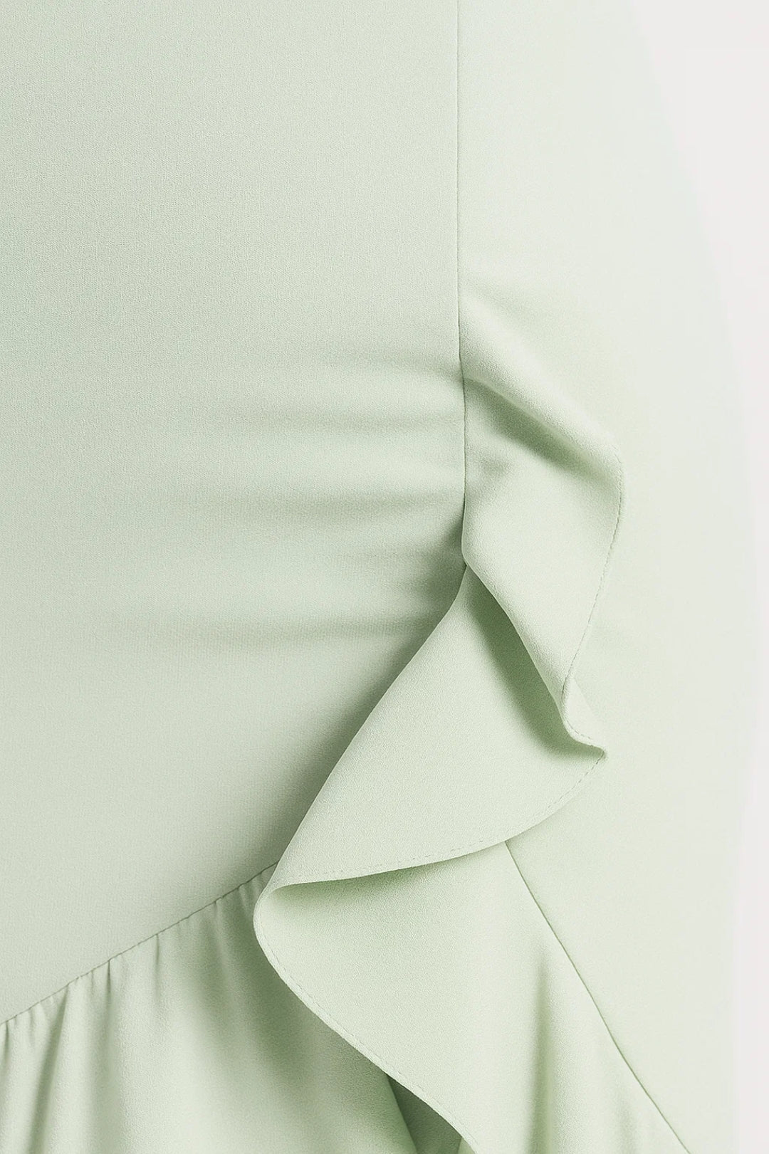 Lange strapless jurk met volant | Elegante asymmetrische split