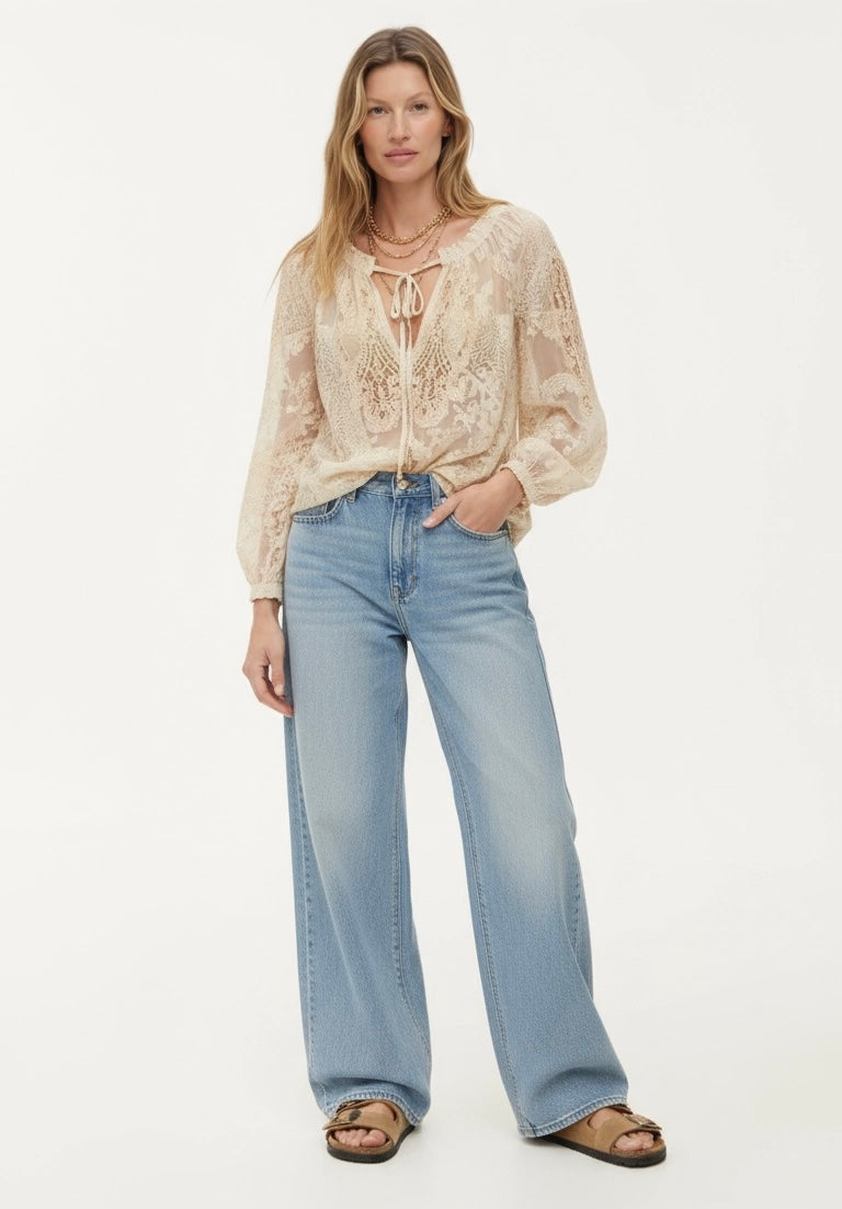 Kiki – Unieke Blouse met Kantdetails