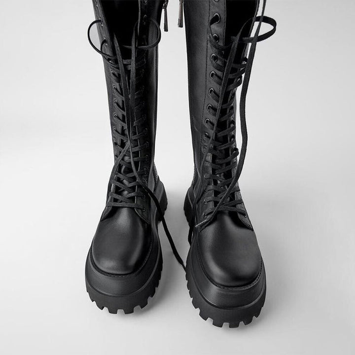 Liva - Stijlvolle Zwarte Veterlaars met Chunky Zool