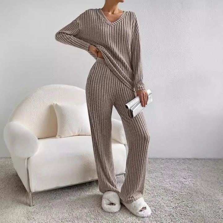 Lena – Stijlvolle Gebreide Set met V-hals
