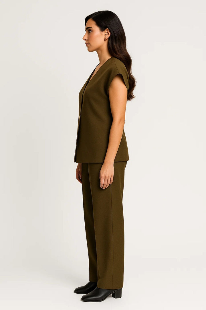 Tweedelige Set Dames | Mouwloze Top met Goudkleurige Knoop en Pantalon | Stijlvol en Gestructureerd