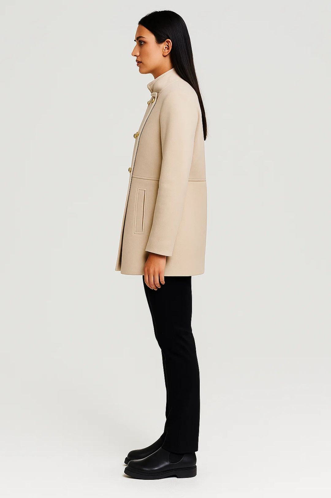 Winterjassen Collectie | Damesjas met Gouden Knoopdetails en Opstaande Kraag | Lichtgewicht en Ademend