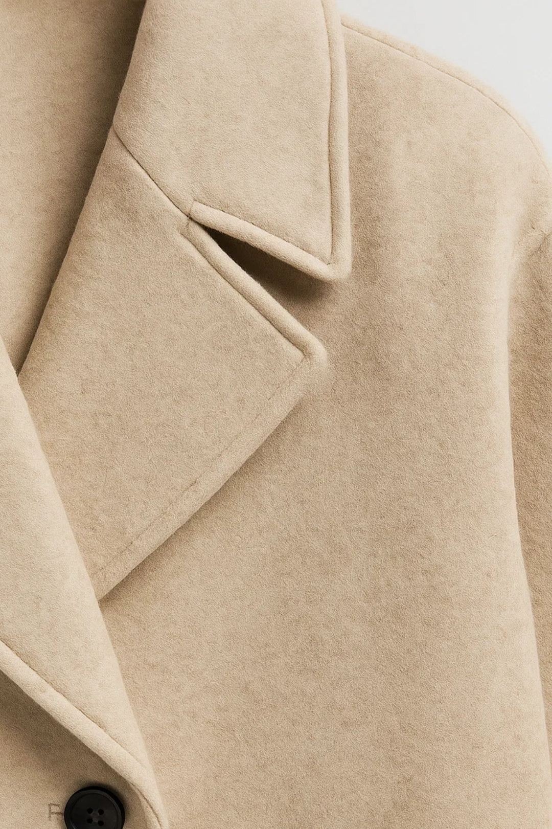 Lange Jassen Collectie | Damesjas met Dubbele Knoopsluiting en Brede Revers | Lichtgewicht en Ademend